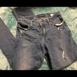 Lucky brand mid rise ripped knee jeans size 4/27